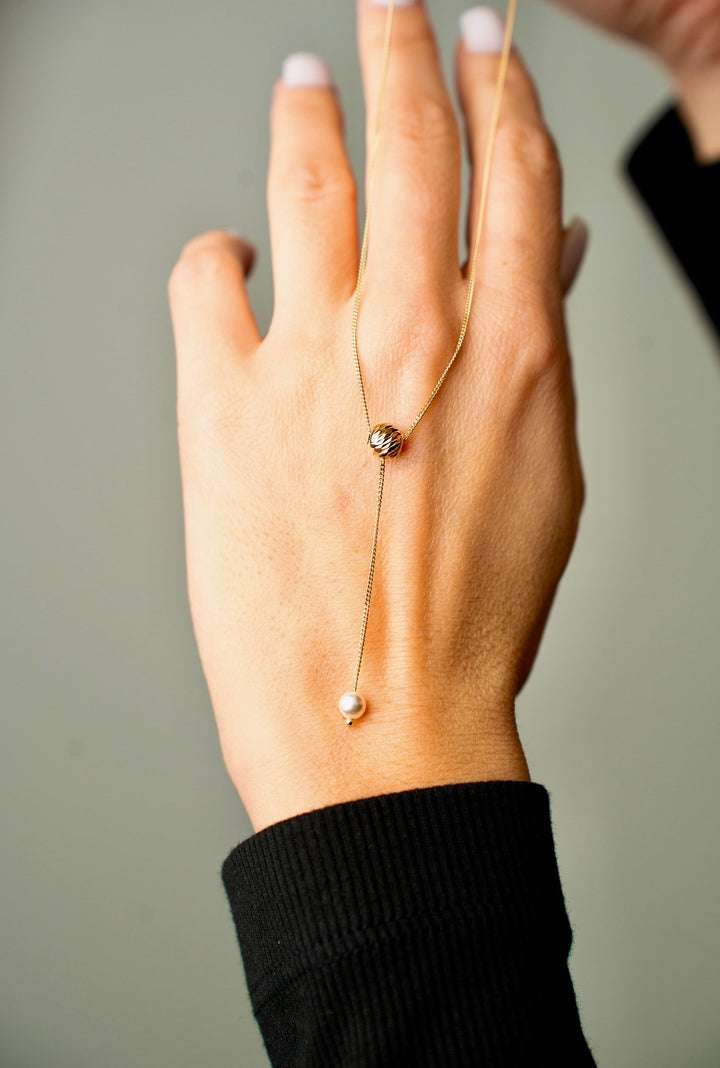 Elina Pearl - Echtgold Kette mit zarter Süßwasserperle