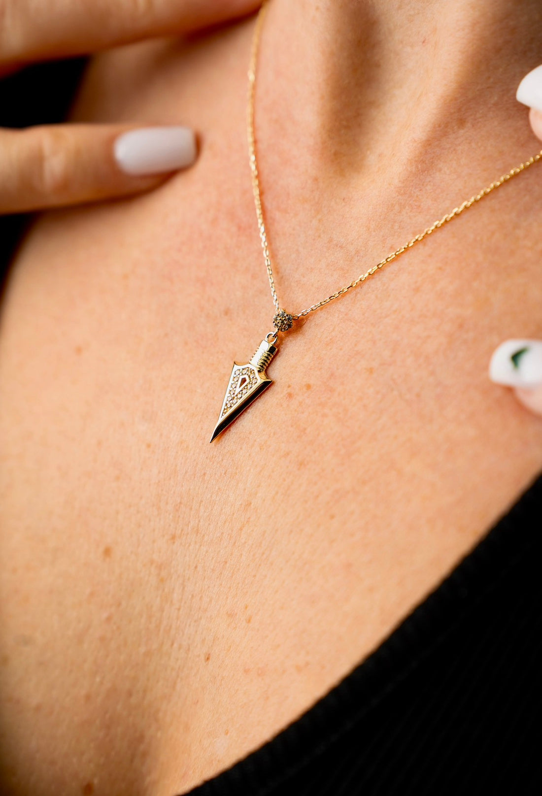 Elina Arrowhead – Echtgold-Halskette mit Pfeilspitzen-Anhänger - Elinagold