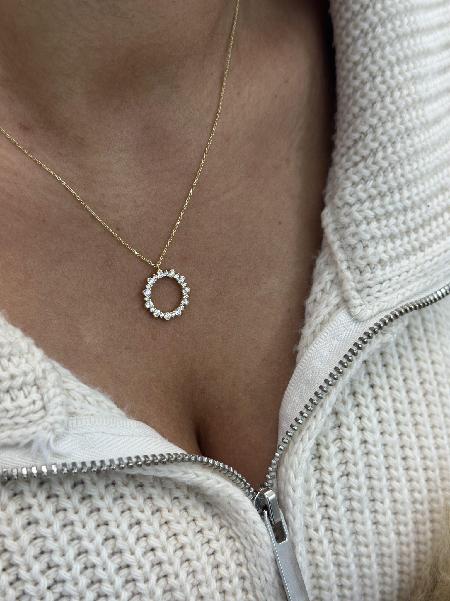 Aurora Glanz Kreis-Kette mit Anhänger