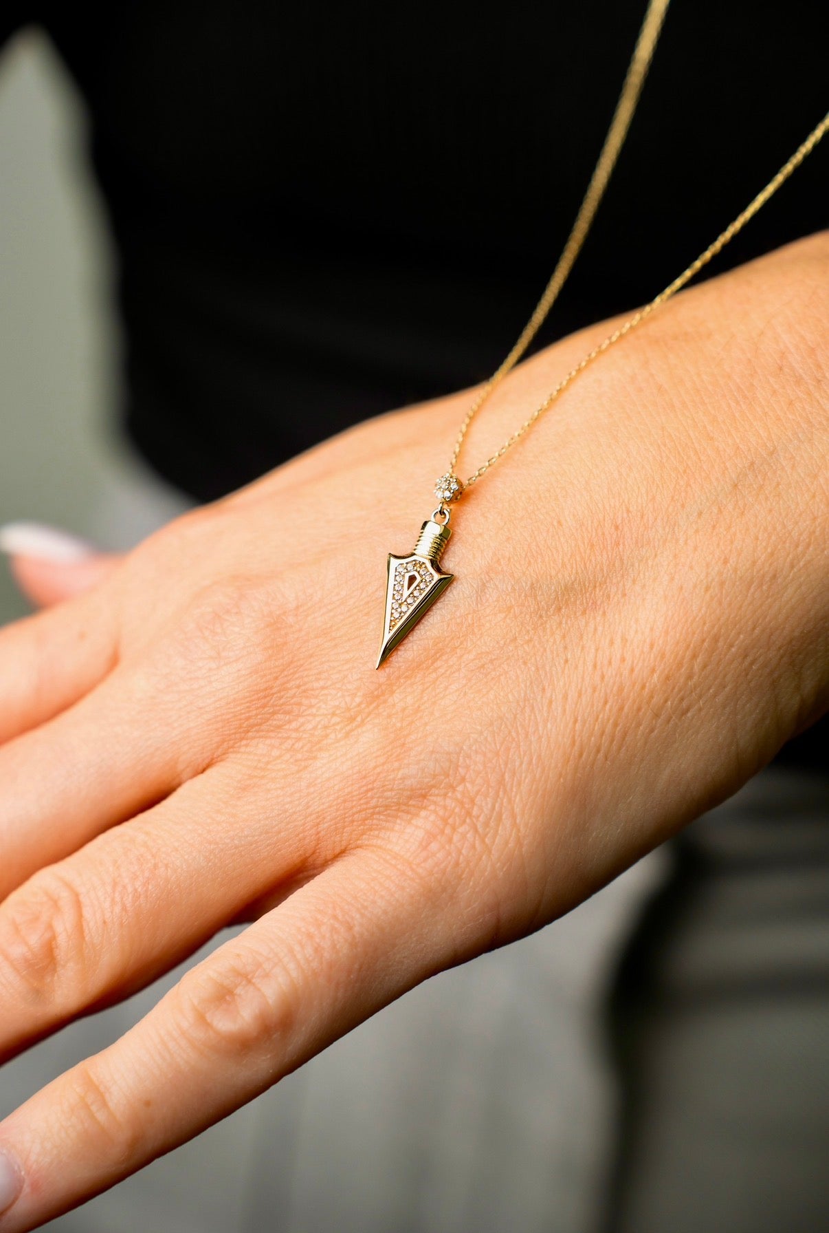 Elina Arrowhead – Echtgold-Halskette mit Pfeilspitzen-Anhänger - Elinagold