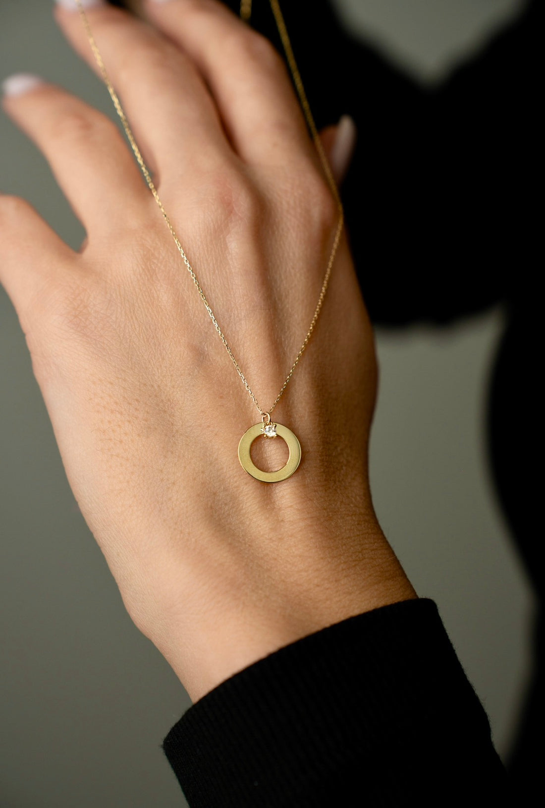 Elina Circle – Echtgold-Halskette mit Kreisanhänger - Elinagold