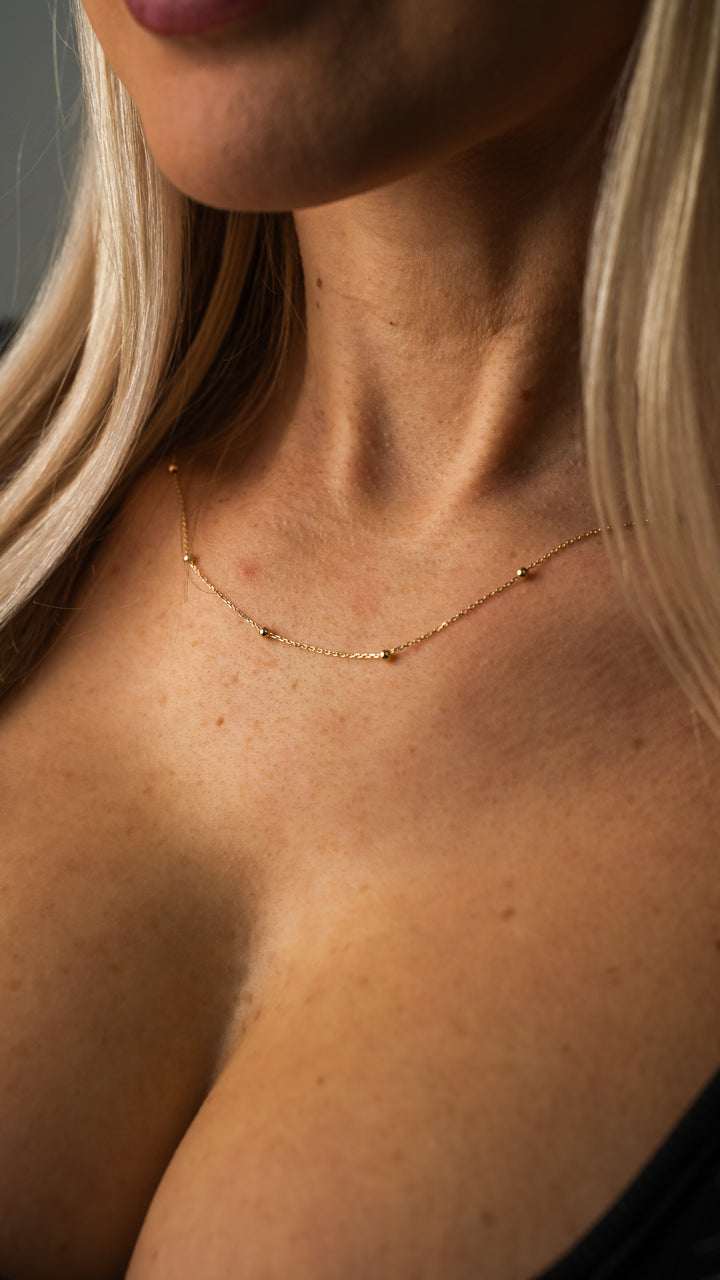 Elina Kugel Kette Filigran