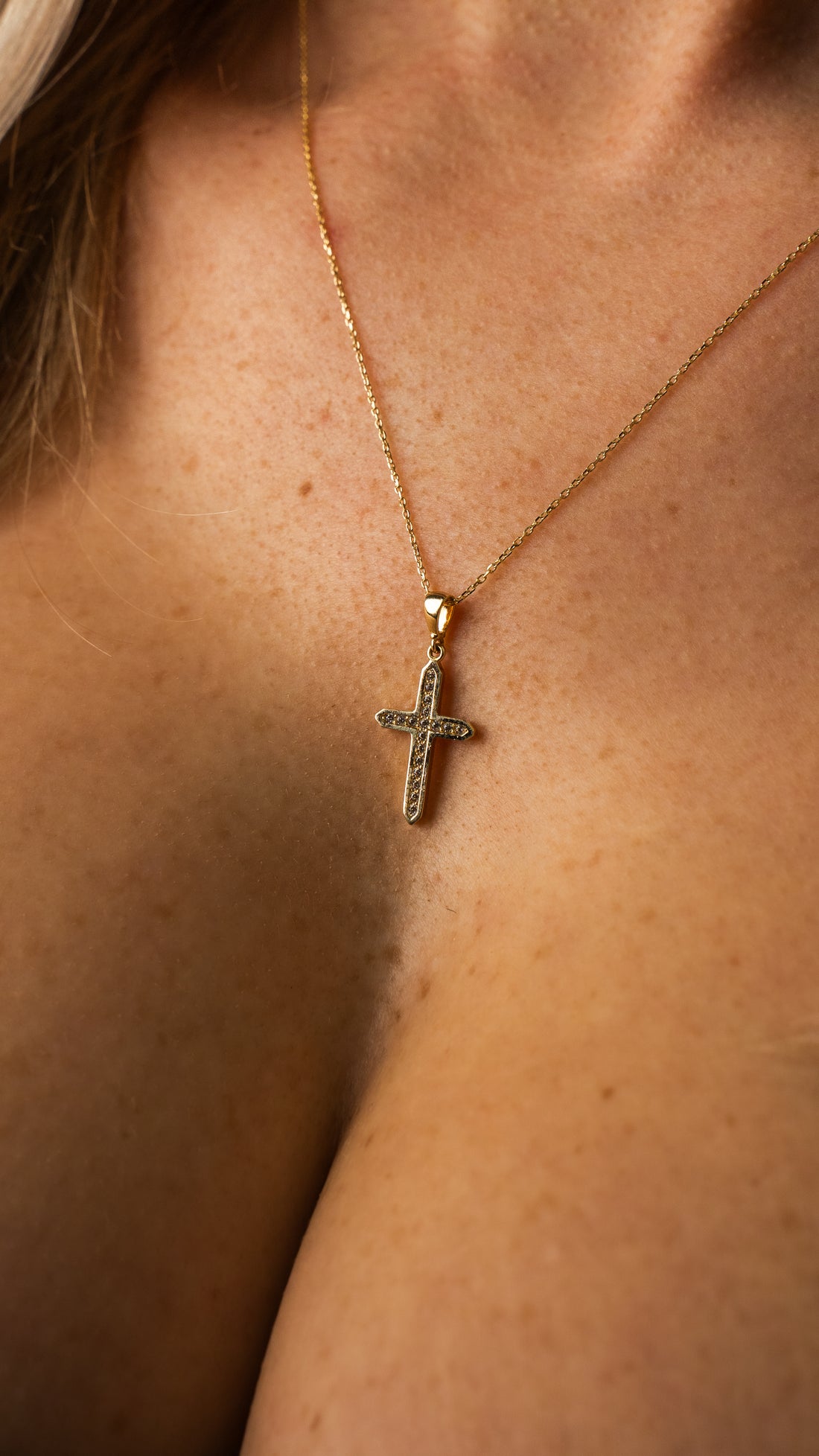 Elina Kreuz Zirkonia Halskette